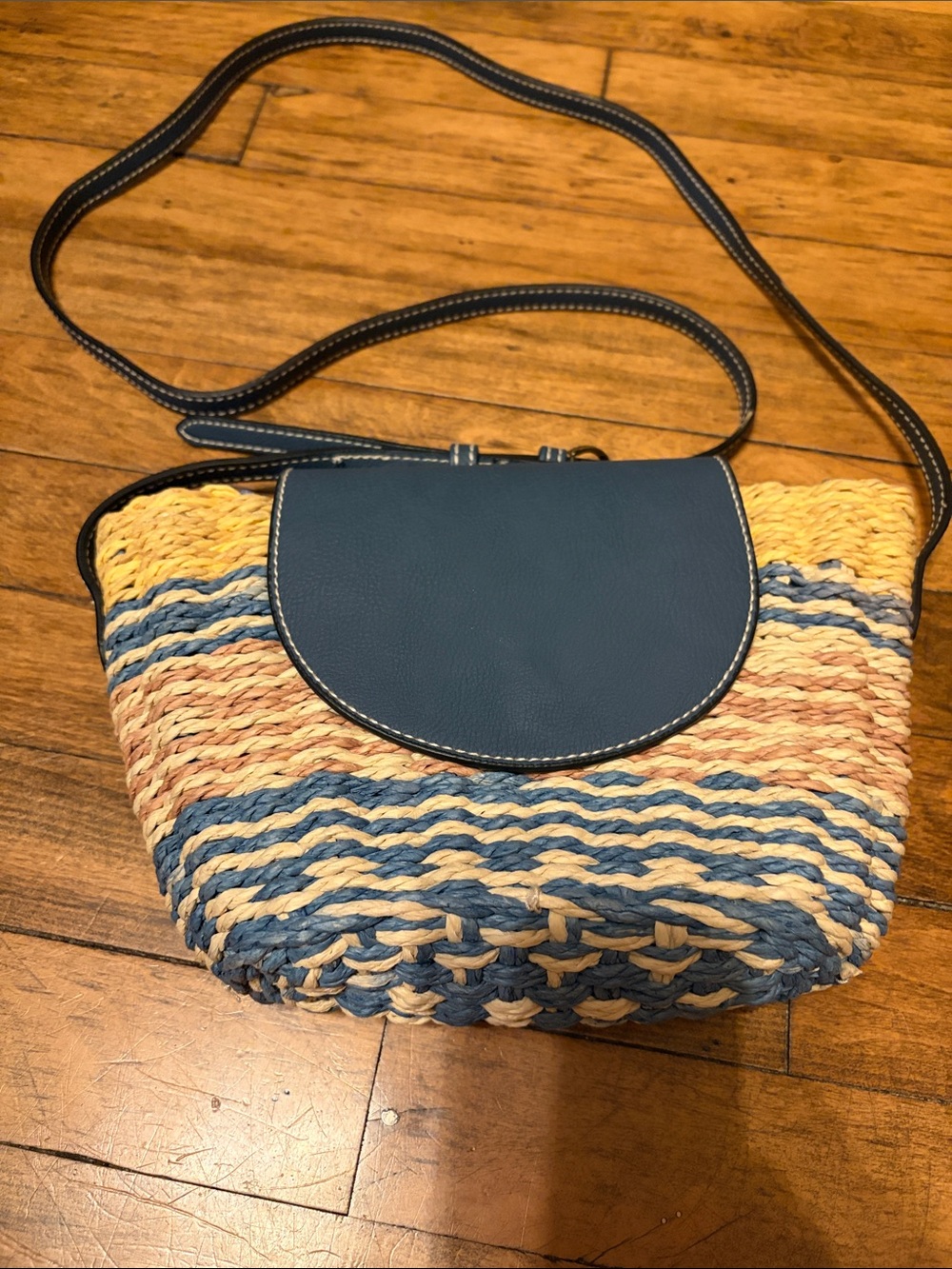 Universal Thread Woven Straw Crossbody Bag with Navy Flap